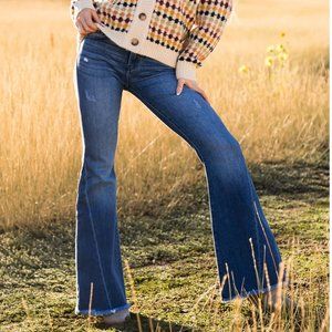 KanCan Dark Wash Mid Rise Flare Jeans Estilo